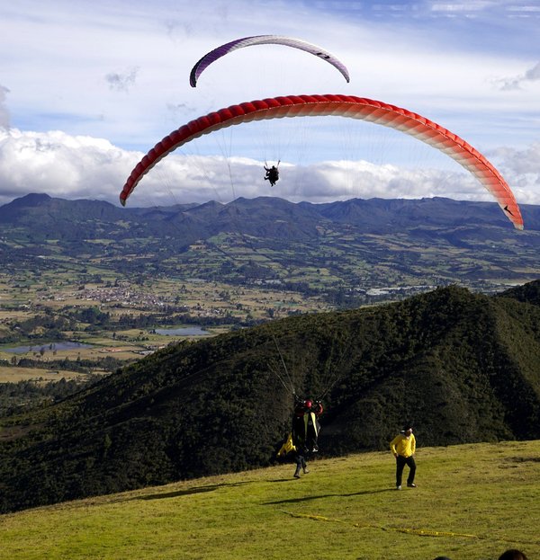 Volez en toute sécurité : découvrez le parapente à annecy