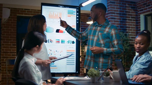 Comment les techniques de visualisation peuvent-elles aider les joueurs de tennis à améliorer leur service ?